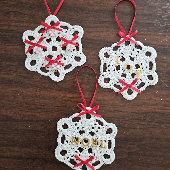Christmas Ornaments Crochet Doily Wreaths  Set of 3  - Faux Peppermints,Noel - Picture 11 of 11